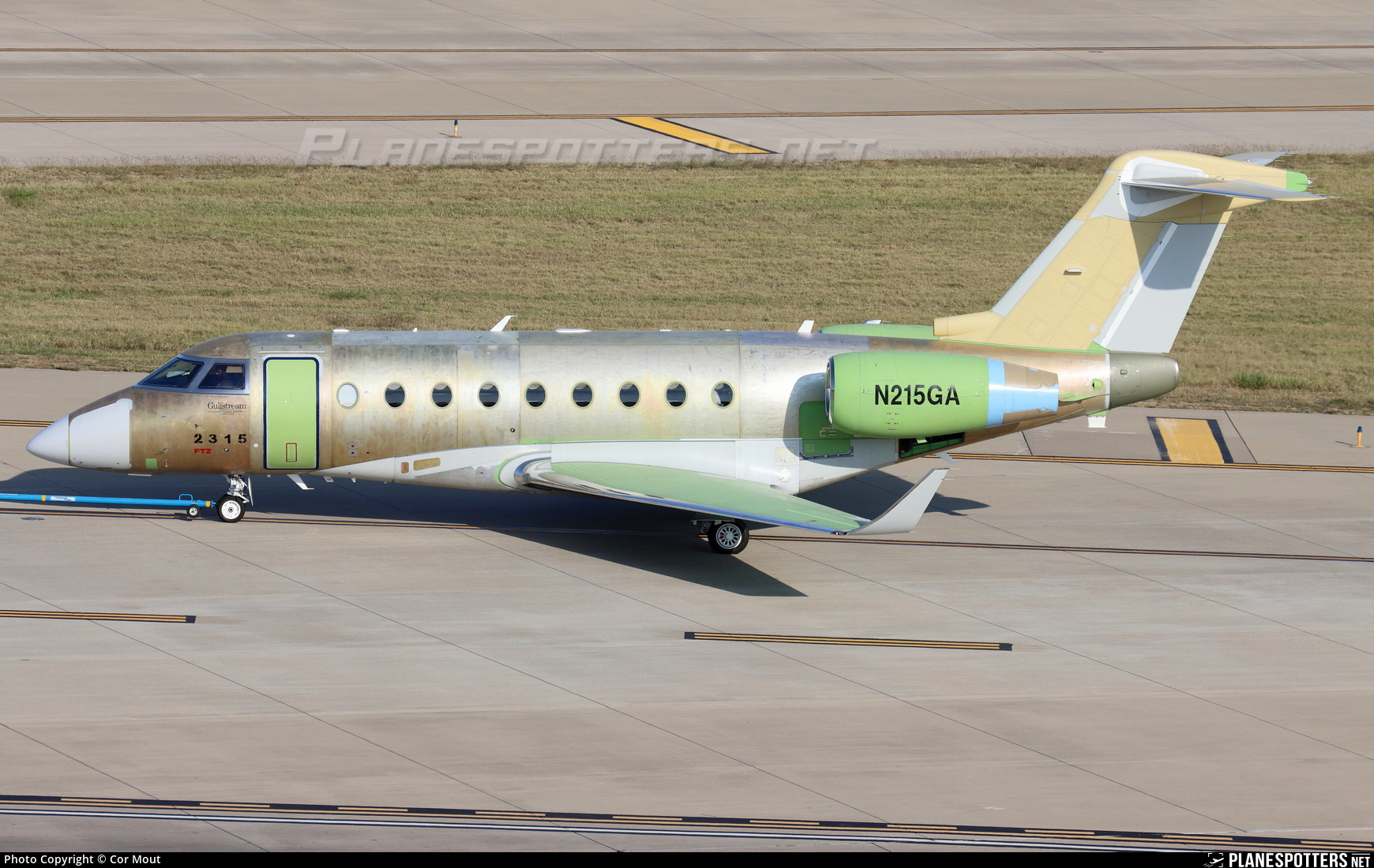 Business jet maintenance environment